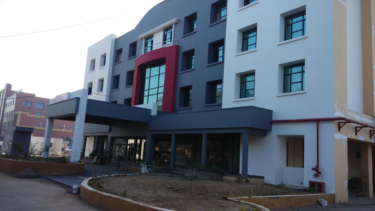 Max Hotels Jabalpur Eksteriør bilde